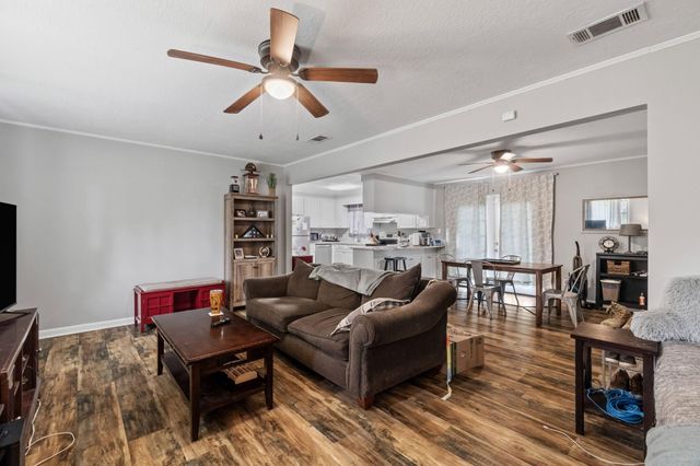 112 Lamar Ave., Hattiesburg, MS 39402