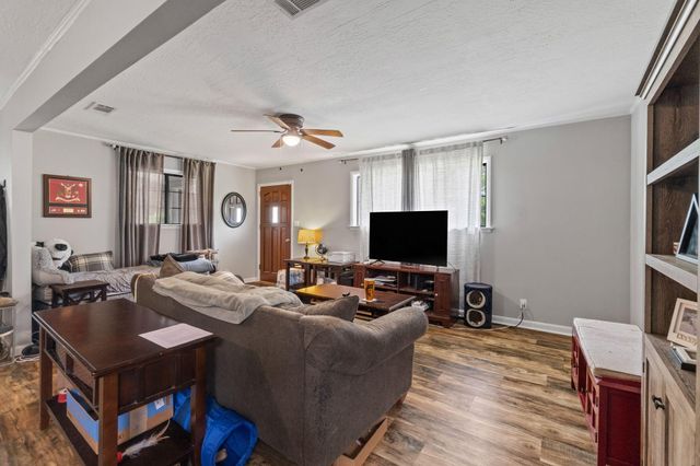 112 Lamar Ave., Hattiesburg, MS 39402