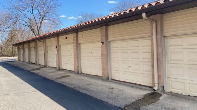 21W581 North Avenue 51, Lombard, IL 60148