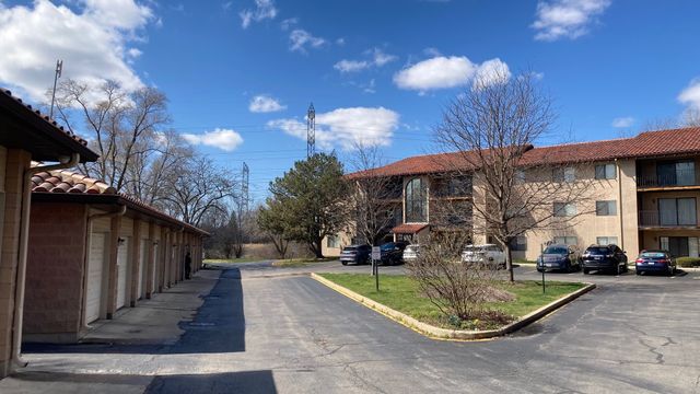 21W581 North Avenue 51, Lombard, IL 60148