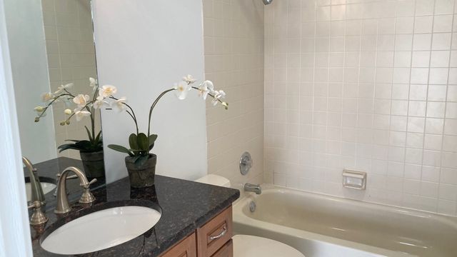 21W581 North Avenue 51, Lombard, IL 60148