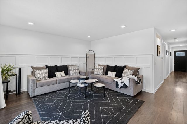 3877 92nd Drive, Urbandale, IA 50322