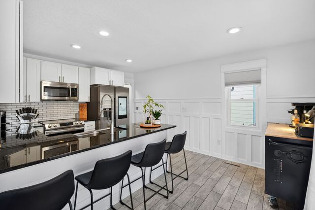 3877 92nd Drive, Urbandale, IA 50322