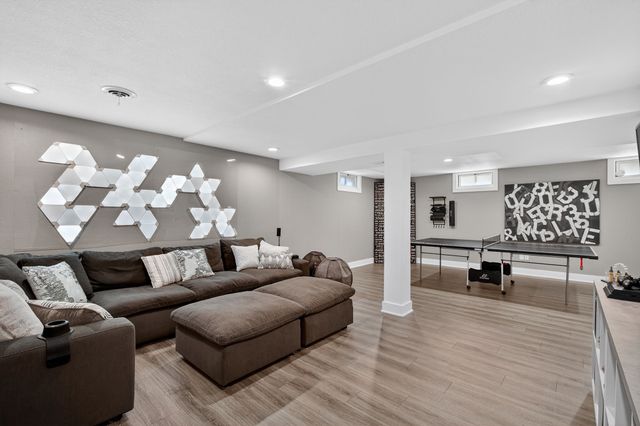 3877 92nd Drive, Urbandale, IA 50322