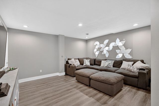 3877 92nd Drive, Urbandale, IA 50322