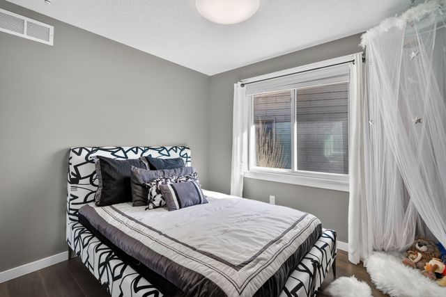 3877 92nd Drive, Urbandale, IA 50322