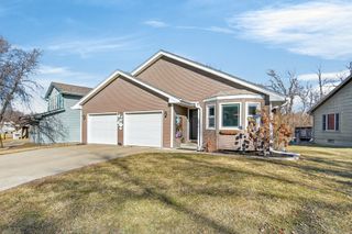 3877 92nd Drive, Urbandale, IA 50322