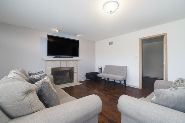 22021 Neptune Lane, Richton Park, IL 60471