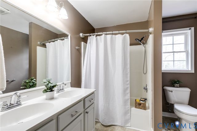 9371 Deerlake Dr, New Kent, VA 23124