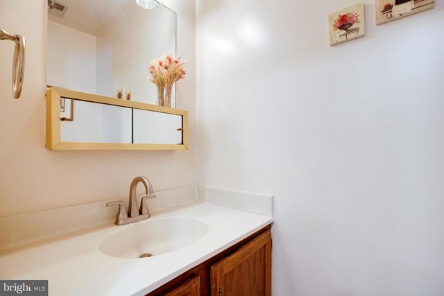 5772 CROWNLEIGH CT, Burke, VA 22015