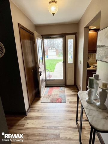 6112 Oak Creek Drive, Swartz Creek, MI 48473
