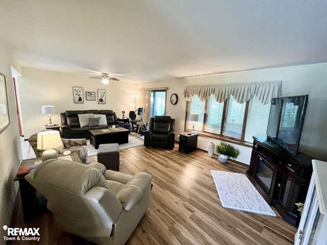 6112 Oak Creek Drive, Swartz Creek, MI 48473