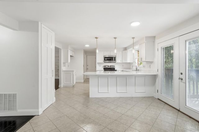 3282 South Cove Court, Deerfield Twp., OH 45039