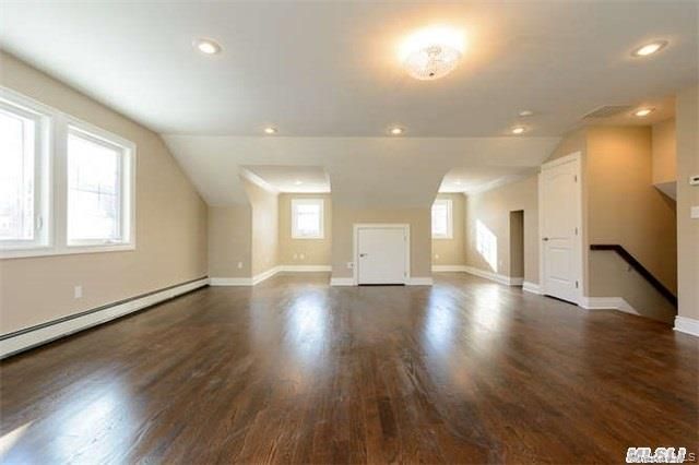 25 Hamilton Place, Garden City, NY 11530