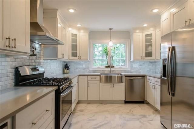 25 Hamilton Place, Garden City, NY 11530