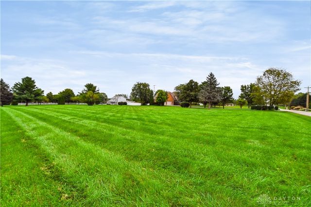 7051 Studebaker Road, Tipp City, OH 45371