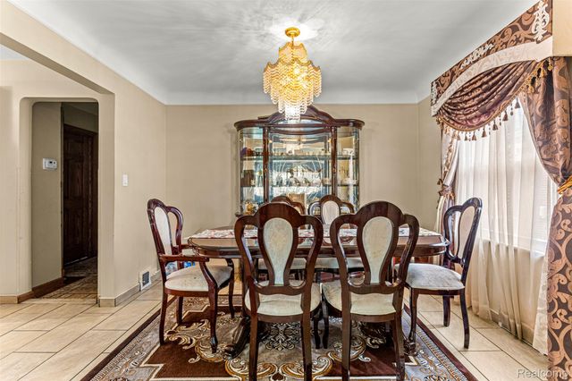 5835 Oakman Boulevard, Dearborn, MI 48126