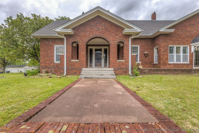 221 W Pecan Street, Coweta, OK 74429