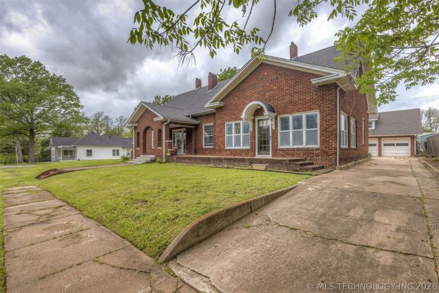 221 W Pecan Street, Coweta, OK 74429