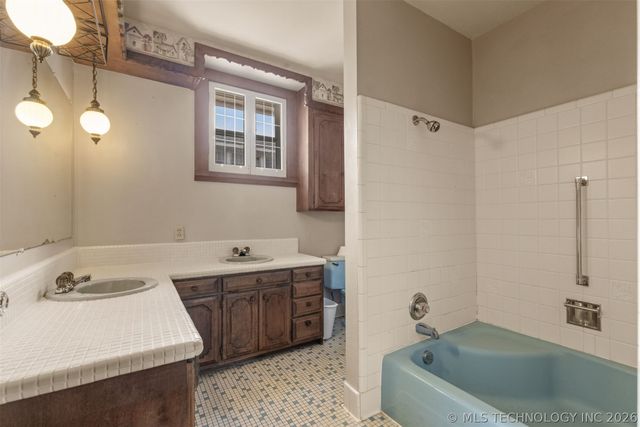 221 W Pecan Street, Coweta, OK 74429