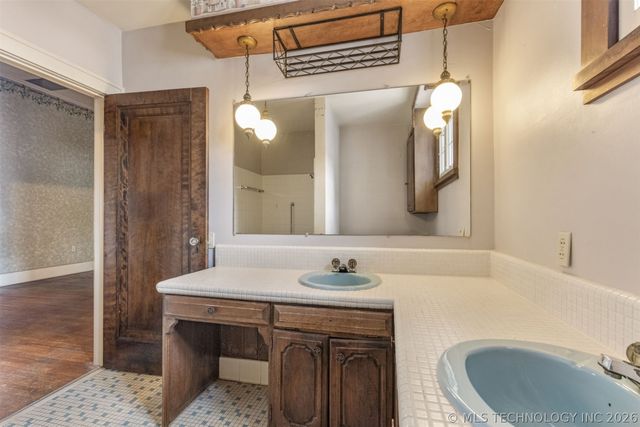 221 W Pecan Street, Coweta, OK 74429