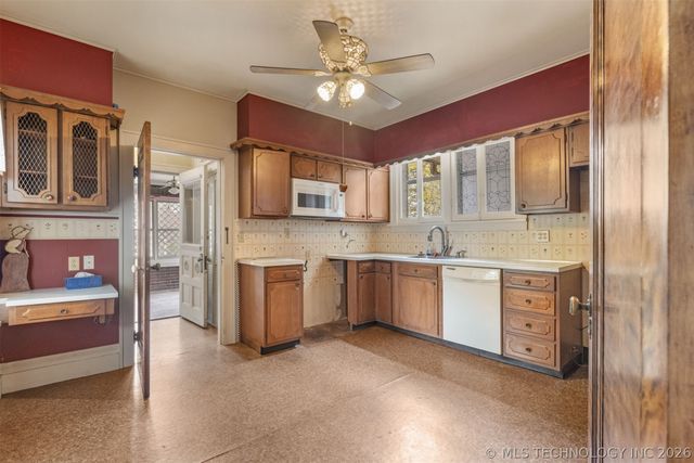 221 W Pecan Street, Coweta, OK 74429
