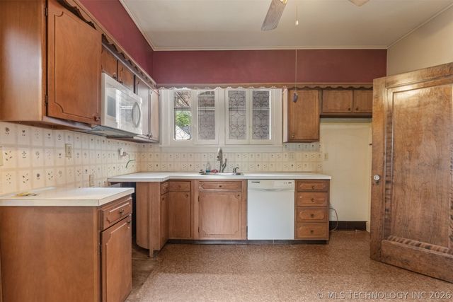 221 W Pecan Street, Coweta, OK 74429