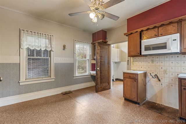 221 W Pecan Street, Coweta, OK 74429