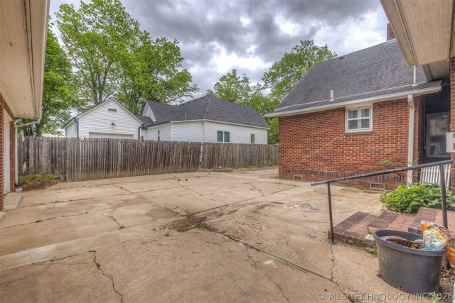 221 W Pecan Street, Coweta, OK 74429