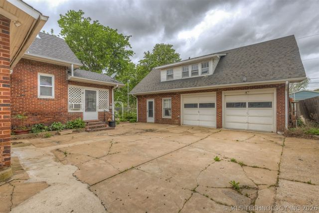221 W Pecan Street, Coweta, OK 74429