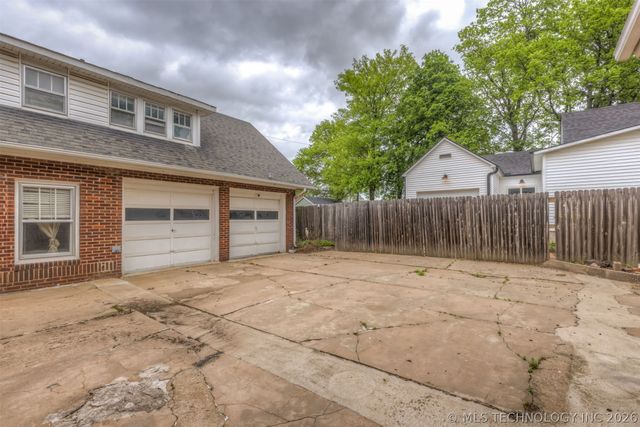 221 W Pecan Street, Coweta, OK 74429