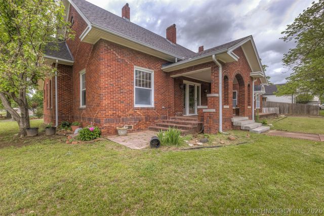 221 W Pecan Street, Coweta, OK 74429