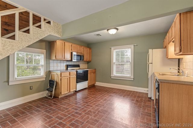 221 W Pecan Street, Coweta, OK 74429