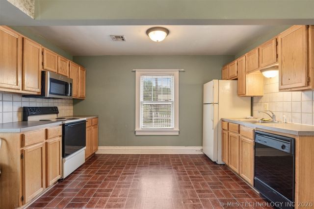 221 W Pecan Street, Coweta, OK 74429
