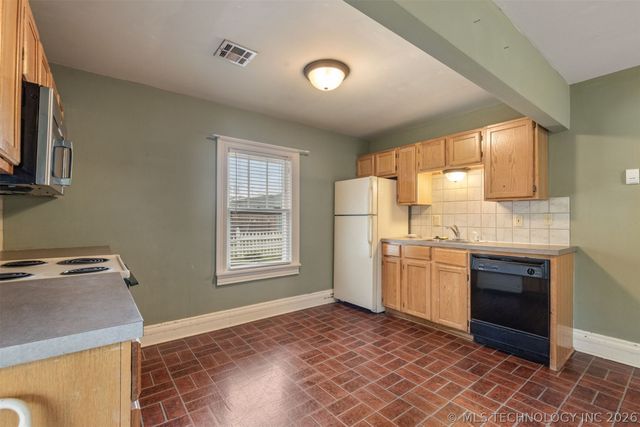 221 W Pecan Street, Coweta, OK 74429