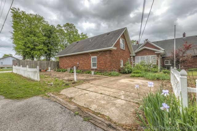 221 W Pecan Street, Coweta, OK 74429