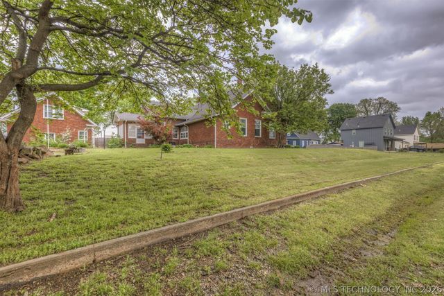 221 W Pecan Street, Coweta, OK 74429