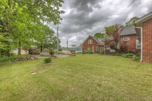 221 W Pecan Street, Coweta, OK 74429