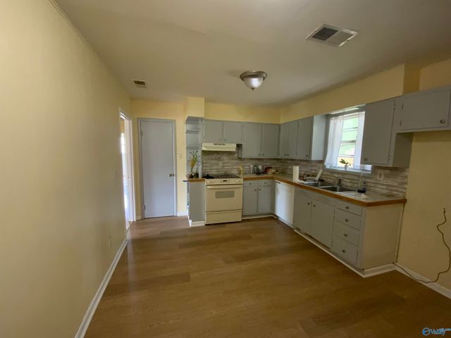 3310 Village Drive SW, Huntsville, AL 35805