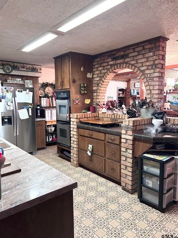 1600 Mc Minn, Mount Pleasant, TX 75455