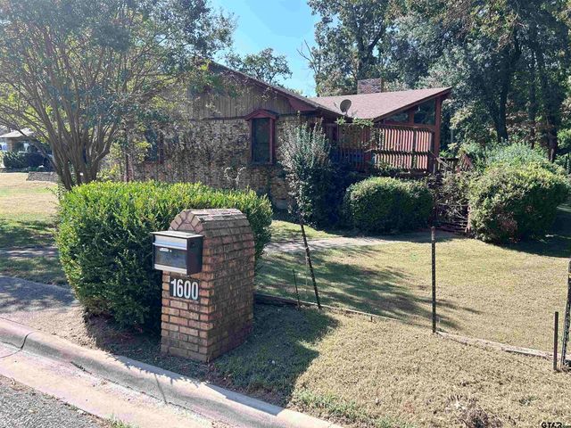 1600 Mc Minn, Mount Pleasant, TX 75455