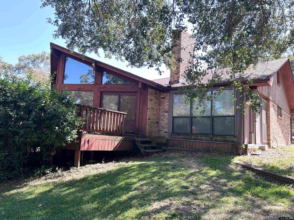 1600 Mc Minn, Mount Pleasant, TX 75455