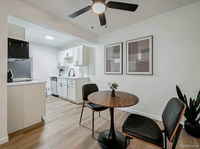 40335 Plymouth Road 104, Plymouth, MI 48170