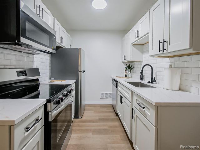 40335 Plymouth Road 104, Plymouth, MI 48170