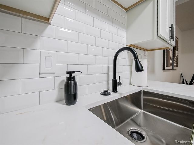 40335 Plymouth Road 104, Plymouth, MI 48170