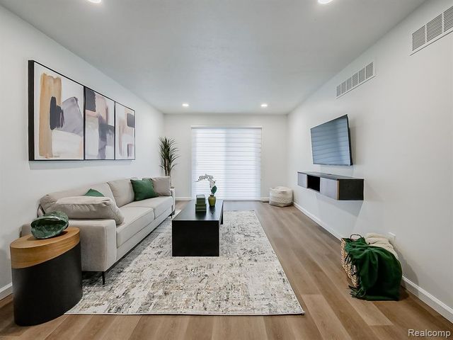 40335 Plymouth Road 104, Plymouth, MI 48170