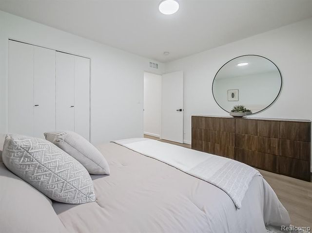 40335 Plymouth Road 104, Plymouth, MI 48170