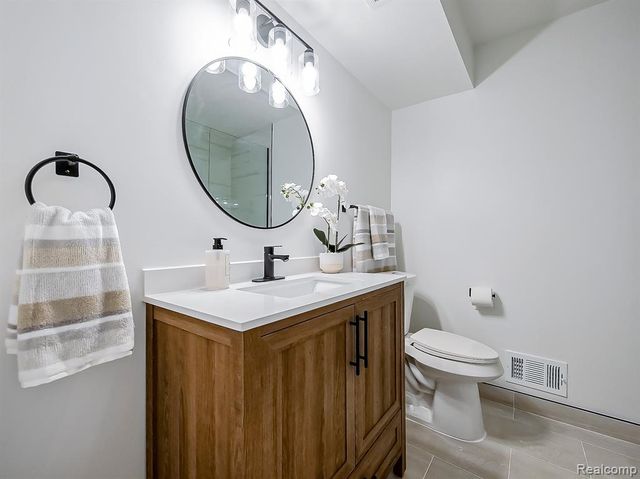 40335 Plymouth Road 104, Plymouth, MI 48170