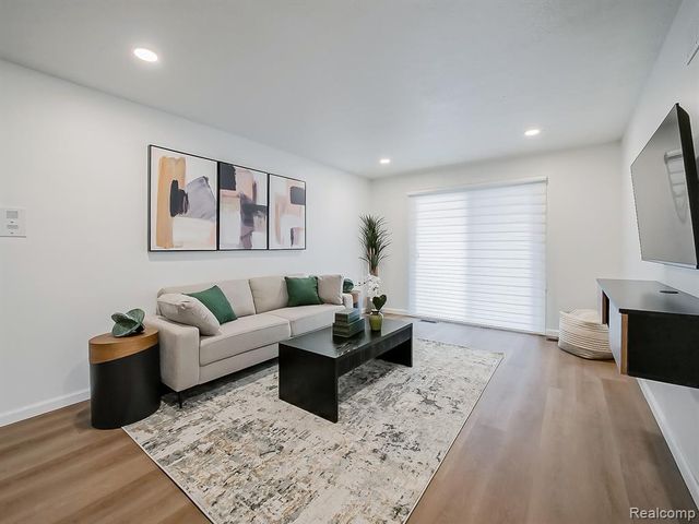 40335 Plymouth Road 104, Plymouth, MI 48170