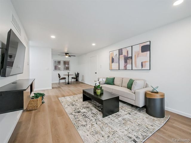 40335 Plymouth Road 104, Plymouth, MI 48170